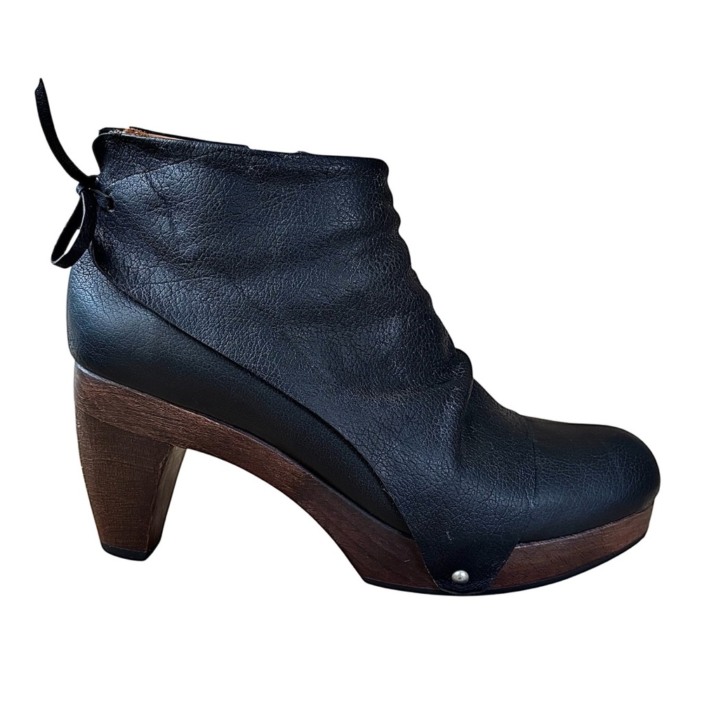 🌹COCLICO “Dakinna” Black Leather Clog Zip Booties🌹